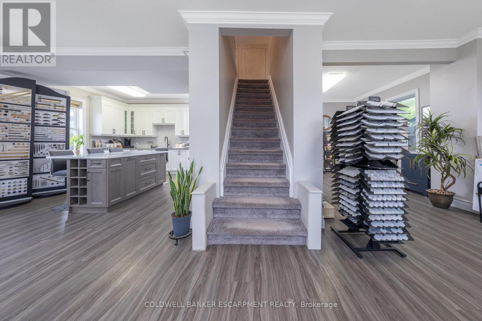 28 Main Street N, Halton Hills (Ac Acton), Ontario  L7J 1W1 - Photo 21 - W12687664