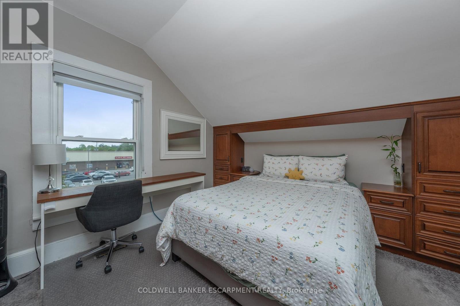 28 Main Street N, Halton Hills (Ac Acton), Ontario  L7J 1W1 - Photo 33 - W12687664