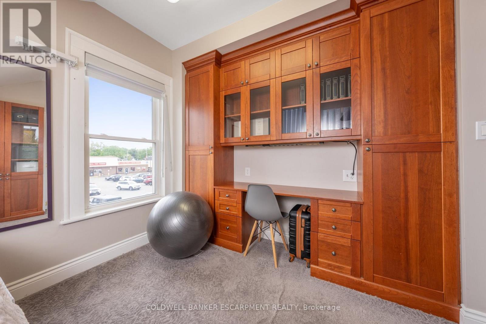 28 Main Street N, Halton Hills (Ac Acton), Ontario  L7J 1W1 - Photo 37 - W12687664