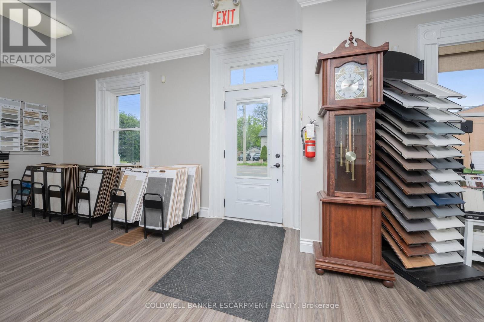 28 Main Street N, Halton Hills (Ac Acton), Ontario  L7J 1W1 - Photo 4 - W12687664