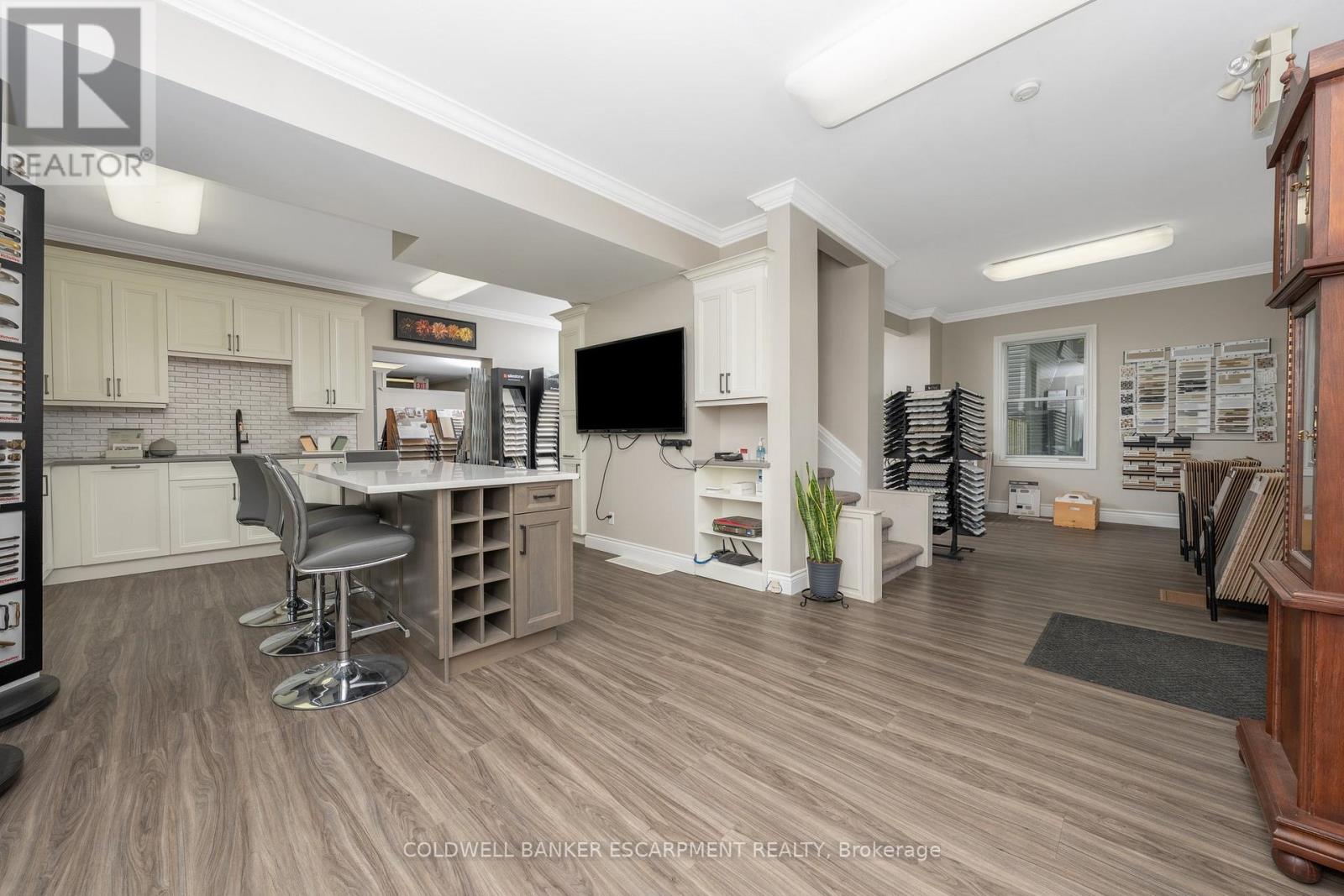 28 Main Street N, Halton Hills (Ac Acton), Ontario  L7J 1W1 - Photo 7 - W12687664