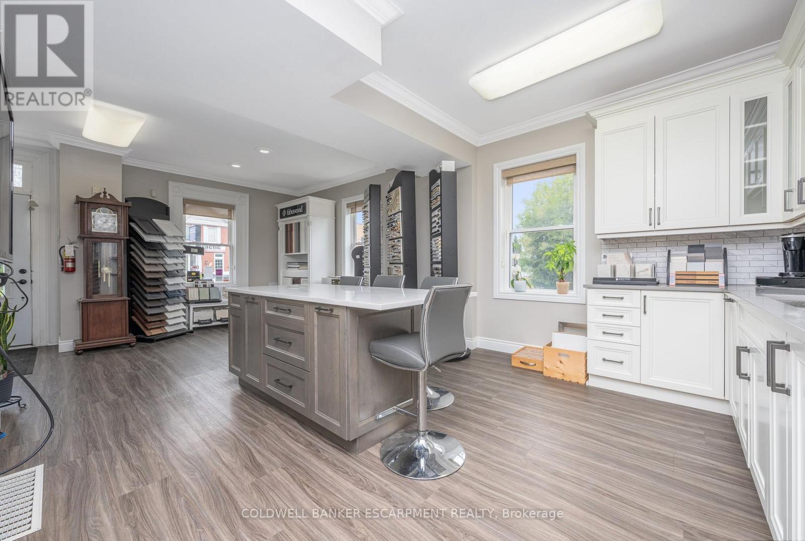 28 Main Street N, Halton Hills (Ac Acton), Ontario  L7J 1W1 - Photo 9 - W12687664