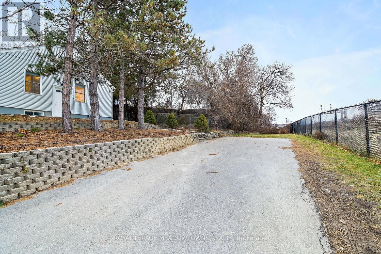 Unit 3 - 2 John Street, Halton Hills (Georgetown), Ontario  L7G 2J6 - Photo 3 - W12688200