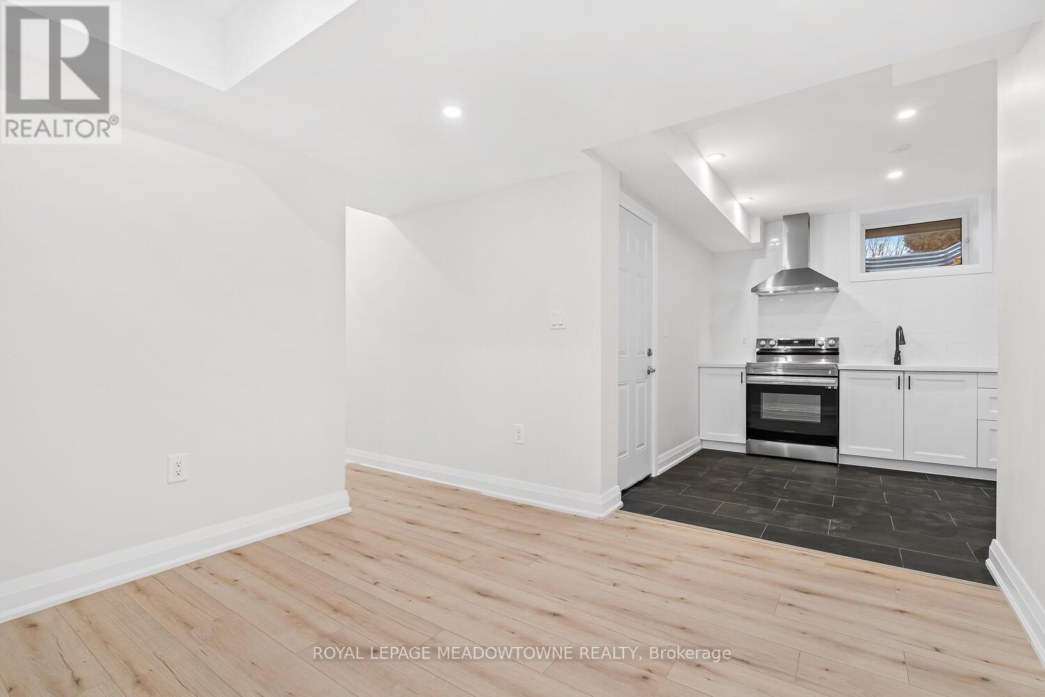 Unit 3 - 2 John Street, Halton Hills (Georgetown), Ontario  L7G 2J6 - Photo 8 - W12688200