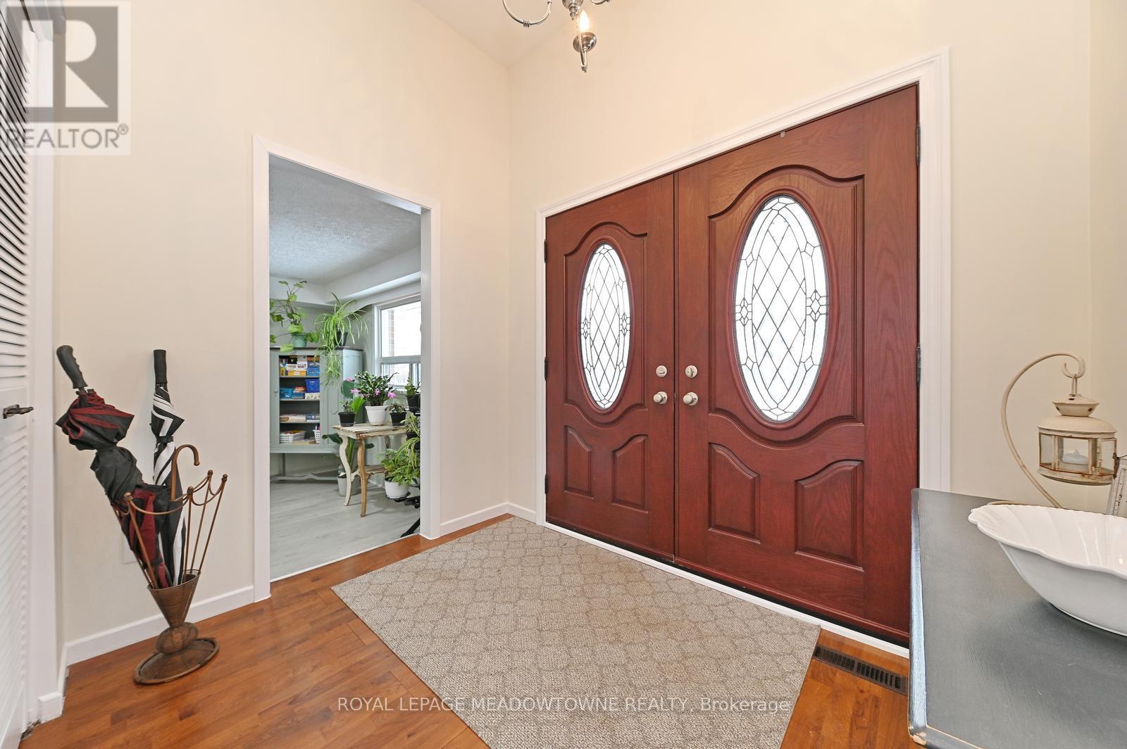 14 Moore Park Crescent, Halton Hills (Georgetown), Ontario  L7G 2T1 - Photo 9 - W12690042