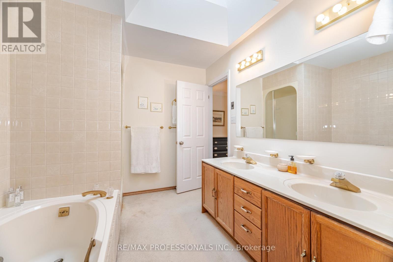 12130 Eighth Line, Halton Hills (Glen Williams), Ontario  L7G 4S4 - Photo 17 - W12690796