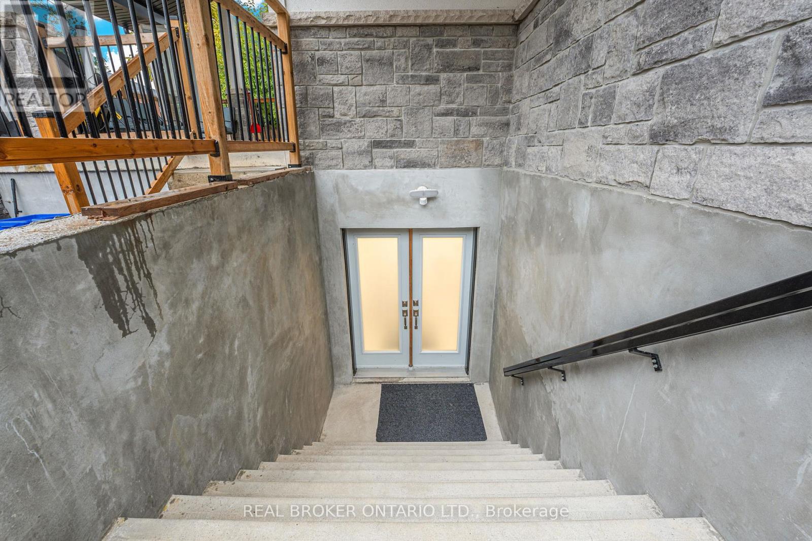 Bsmt - 330 Maple Avenue, Halton Hills (Georgetown), Ontario  L7G 1X1 - Photo 4 - W12692570