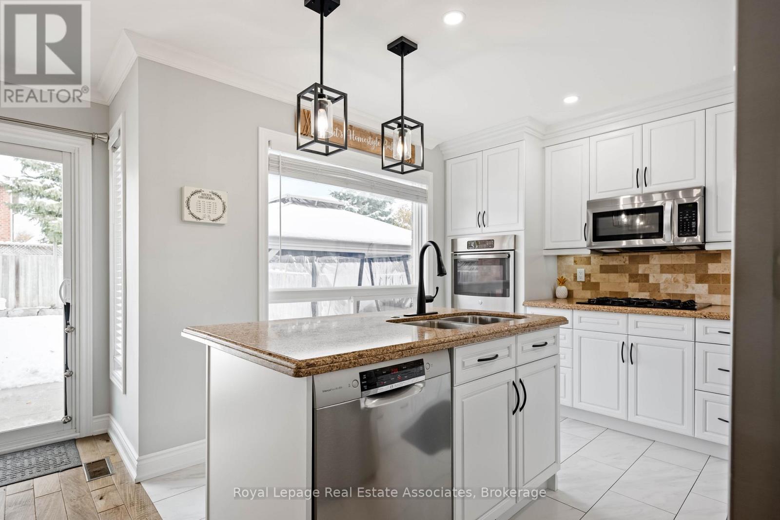 51 Curry Crescent, Halton Hills (Georgetown), Ontario  L7G 5T1 - Photo 13 - W12692730