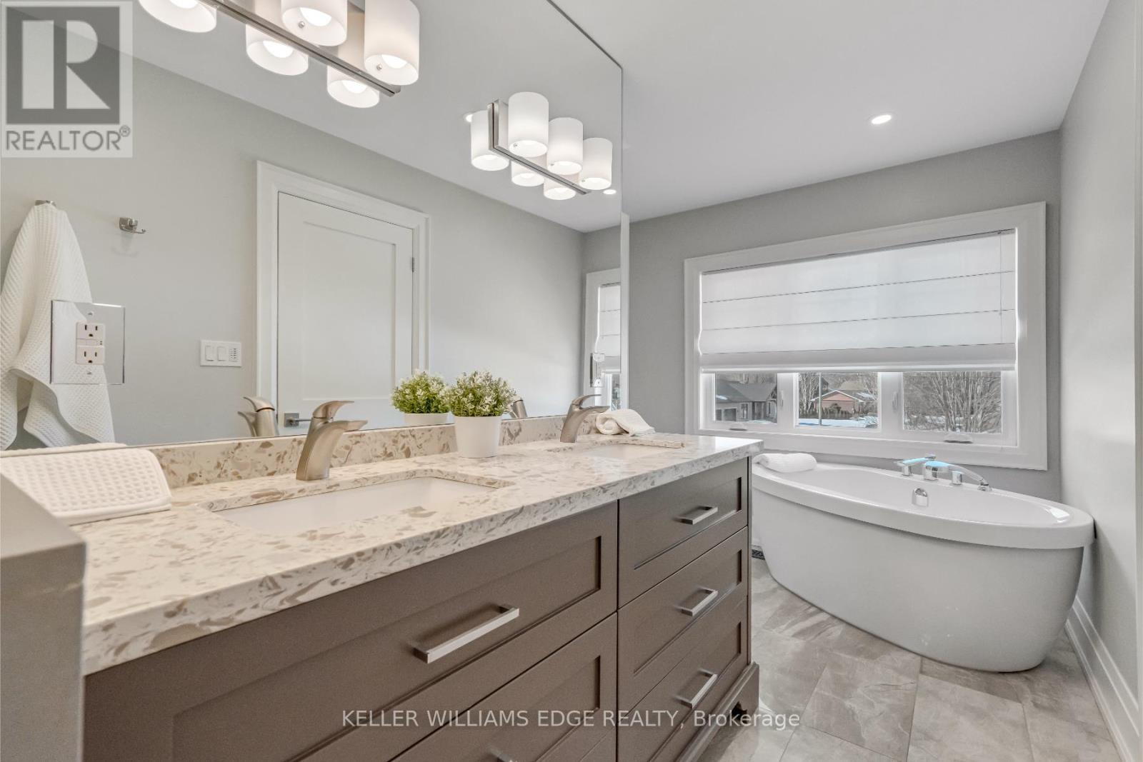 6 Credit Street, Halton Hills (Glen Williams), Ontario  L7G 2W1 - Photo 13 - W12694216