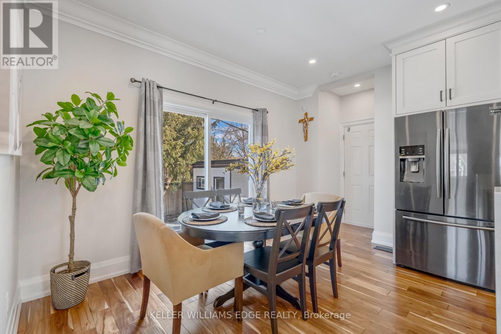 6 Credit Street, Halton Hills (Glen Williams), Ontario  L7G 2W1 - Photo 9 - W12694216