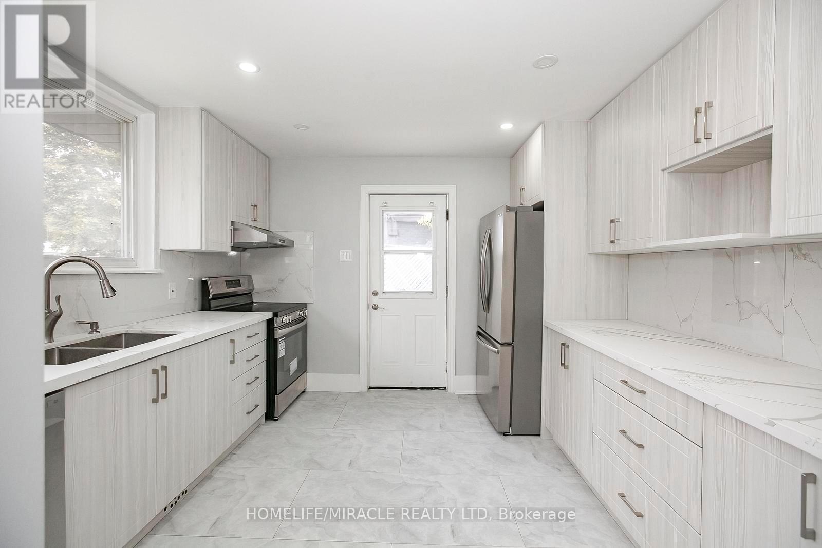 76 Raylawn Crescent, Halton Hills (Georgetown), Ontario  L7G 4N1 - Photo 12 - W12694378