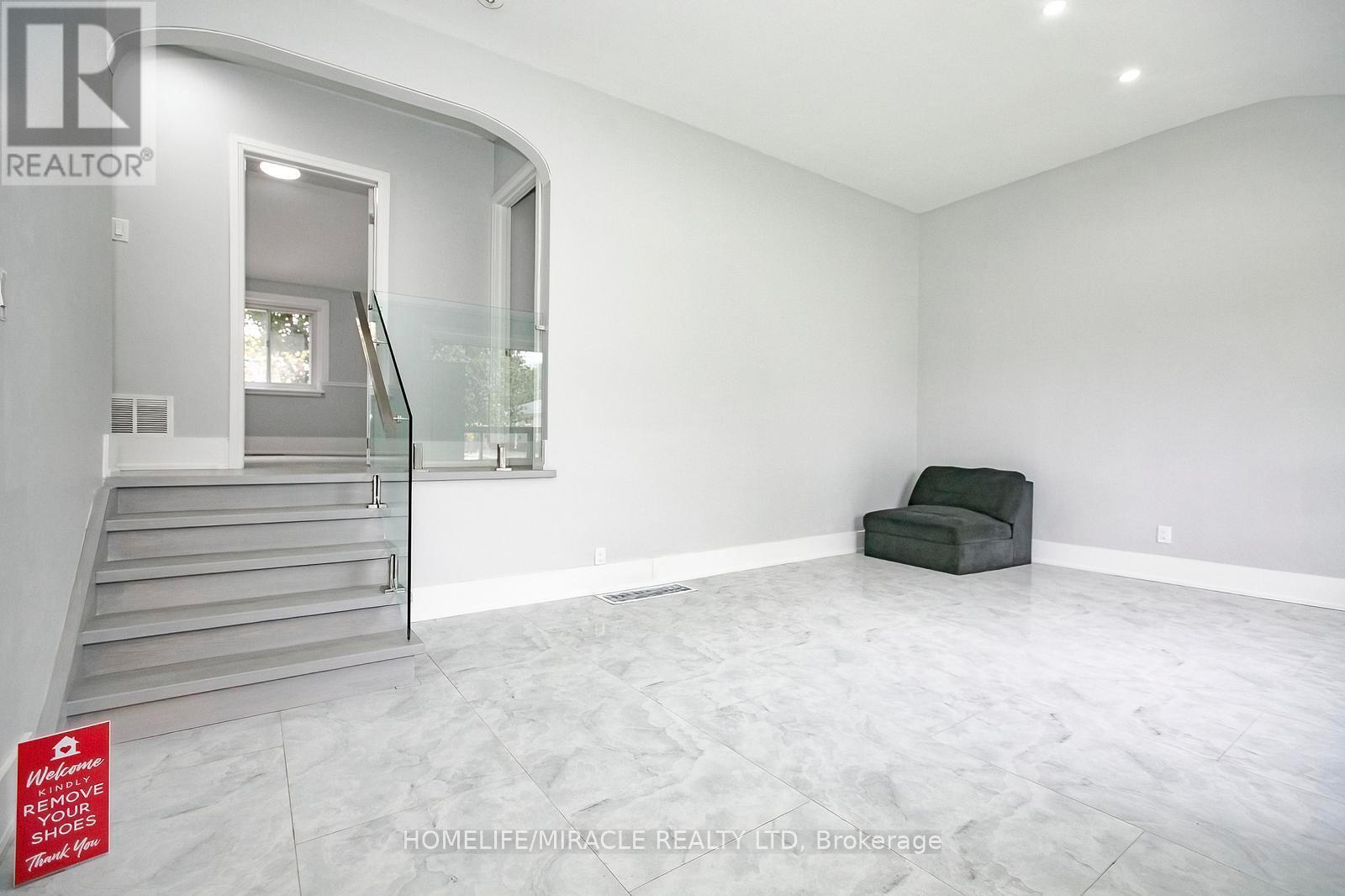 76 Raylawn Crescent, Halton Hills (Georgetown), Ontario  L7G 4N1 - Photo 9 - W12694378