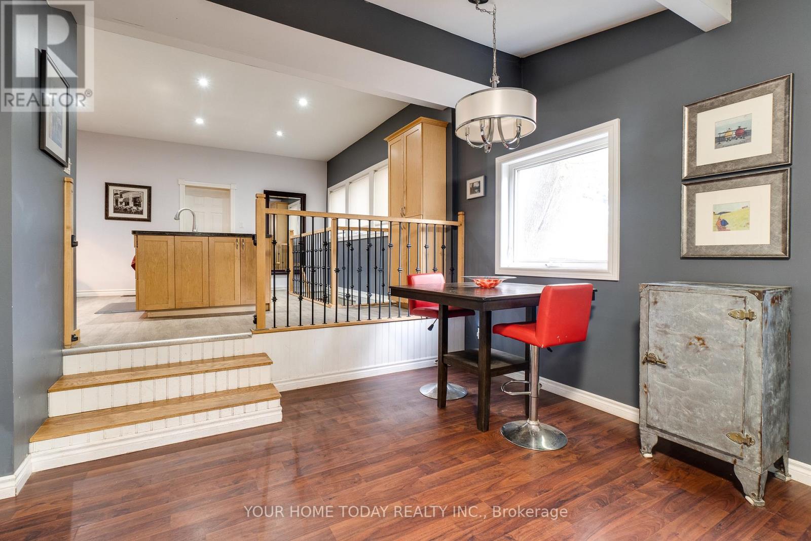 10 Knox Street, Halton Hills (Ac Acton), Ontario  L7J 1C7 - Photo 7 - W12696186