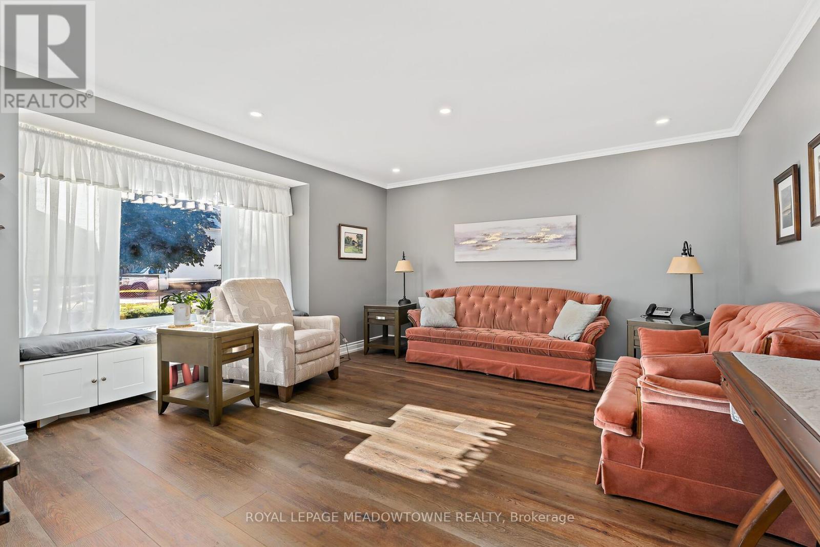 7 Temple Road, Halton Hills (Georgetown), Ontario  L7G 3J6 - Photo 7 - W12697714