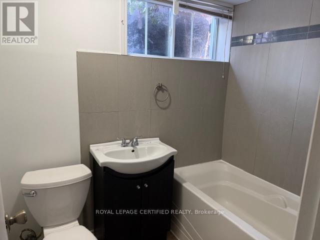 Lower - 6 Prince Charles Drive, Halton Hills (Georgetown), Ontario  L7G 3T7 - Photo 8 - W12705944