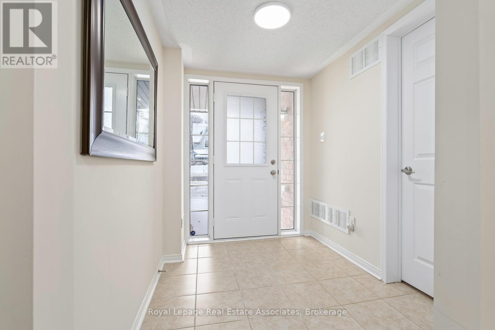 64 Batiste Trail, Halton Hills (Georgetown), Ontario  L7G 0H2 - Photo 5 - W12708040