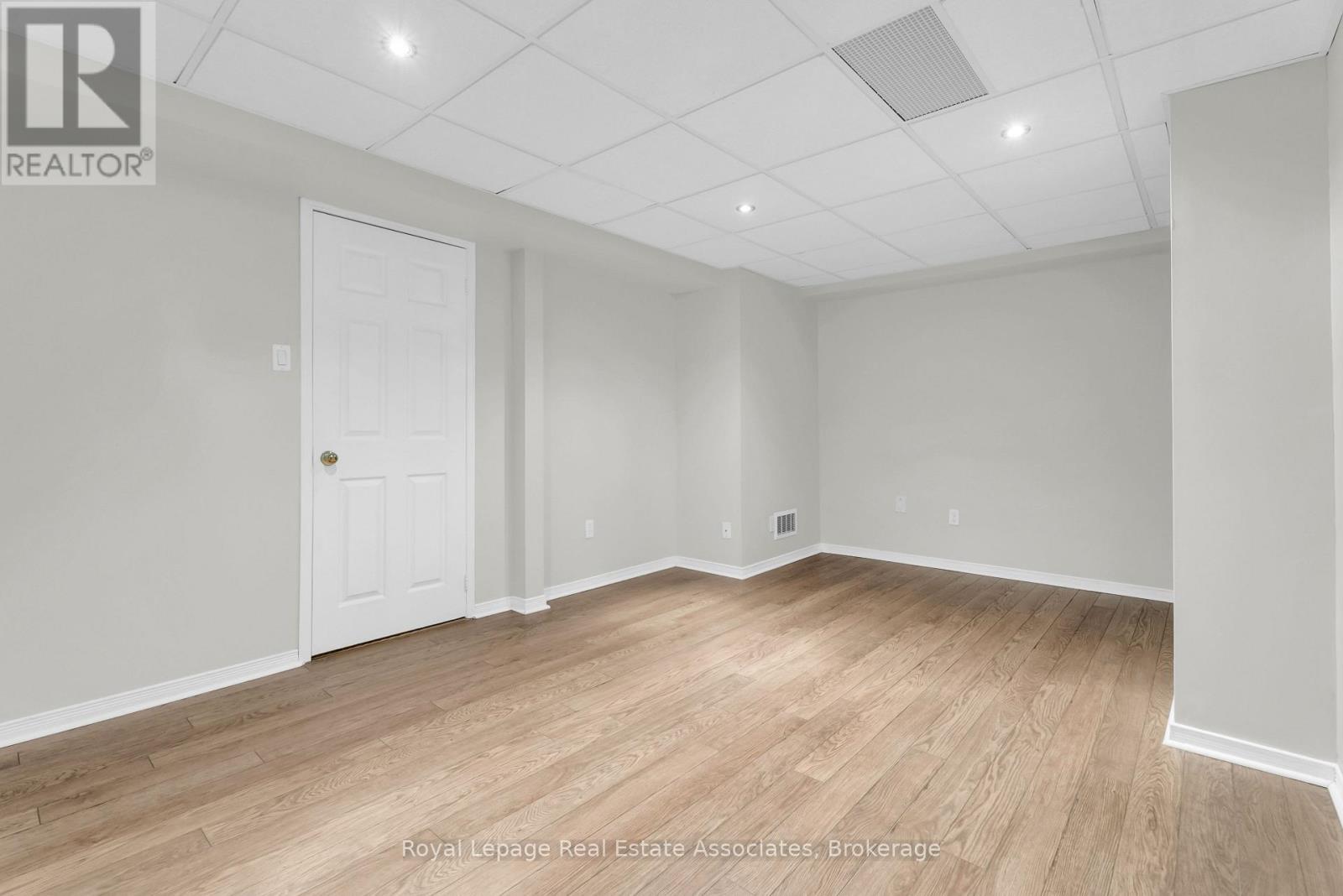 91 Samuel Crescent, Halton Hills (Georgetown), Ontario  L7G 5J3 - Photo 34 - W12708544