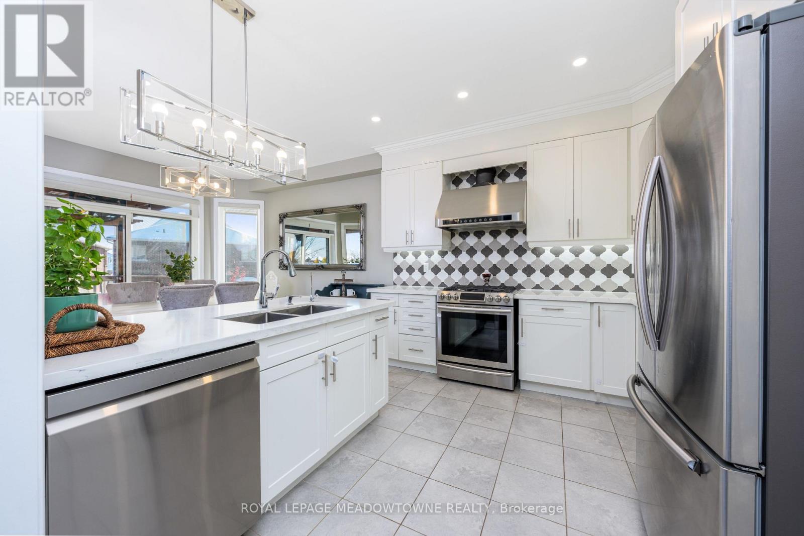 71 Northwest Court, Halton Hills (Georgetown), Ontario  L7G 0K7 - Photo 11 - W12710752