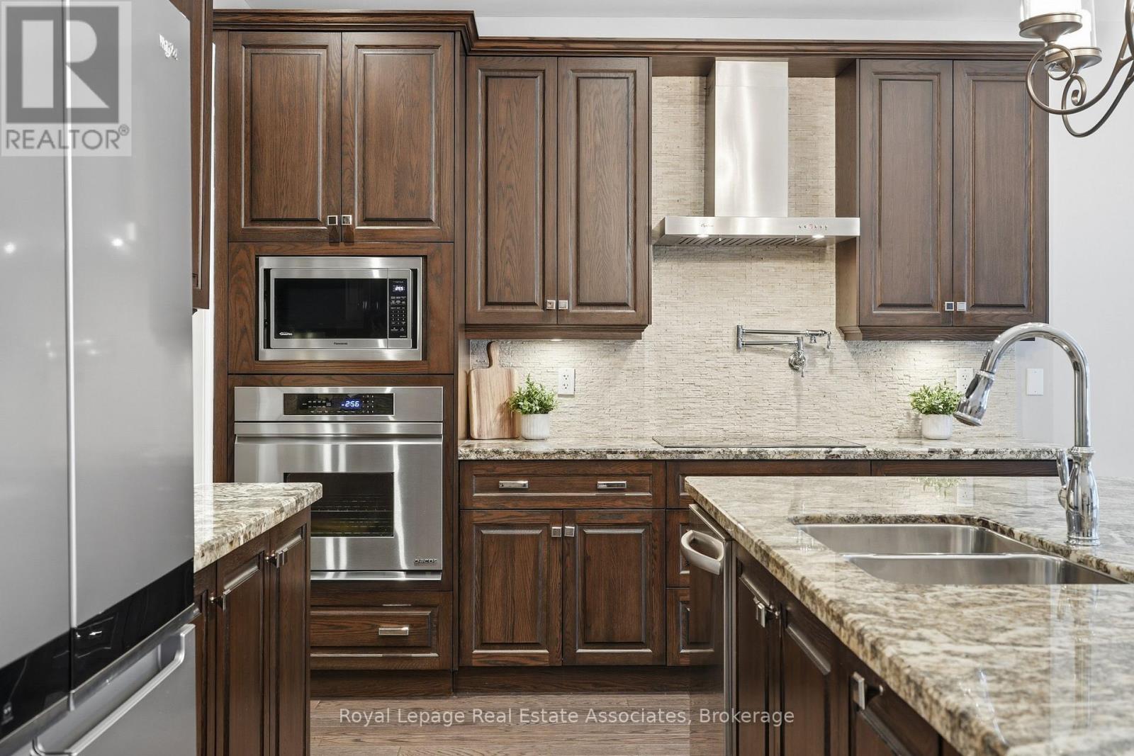 290 Eaton Street, Halton Hills (Georgetown), Ontario  L7G 6N8 - Photo 14 - W12711430