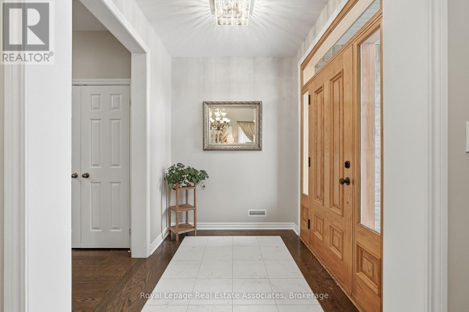 290 Eaton Street, Halton Hills (Georgetown), Ontario  L7G 6N8 - Photo 5 - W12711430