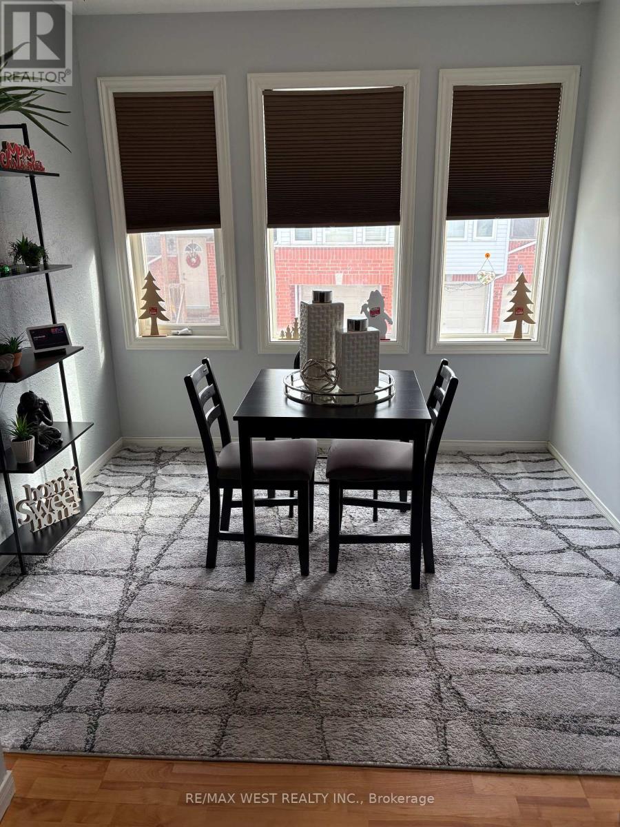 8a Wylie Circle, Halton Hills (Georgetown), Ontario  L7G 5M1 - Photo 5 - W12714264