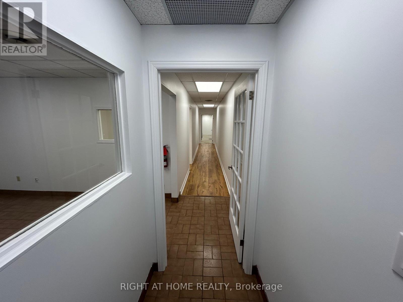 5 - 116 Guelph Street, Halton Hills (Georgetown), Ontario  L7G 4A3 - Photo 2 - W12716656