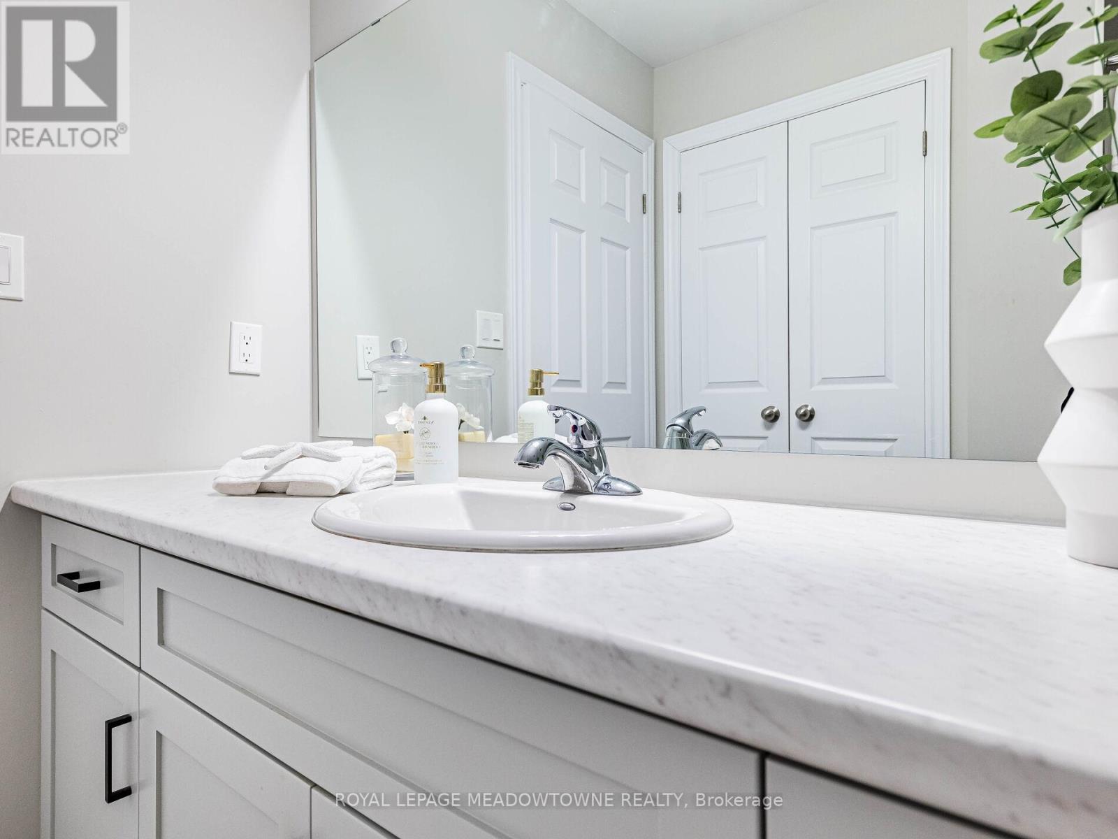 7 - 13 Braida Lane, Halton Hills (Ac Acton), Ontario  L7J 1P9 - Photo 32 - W12716860