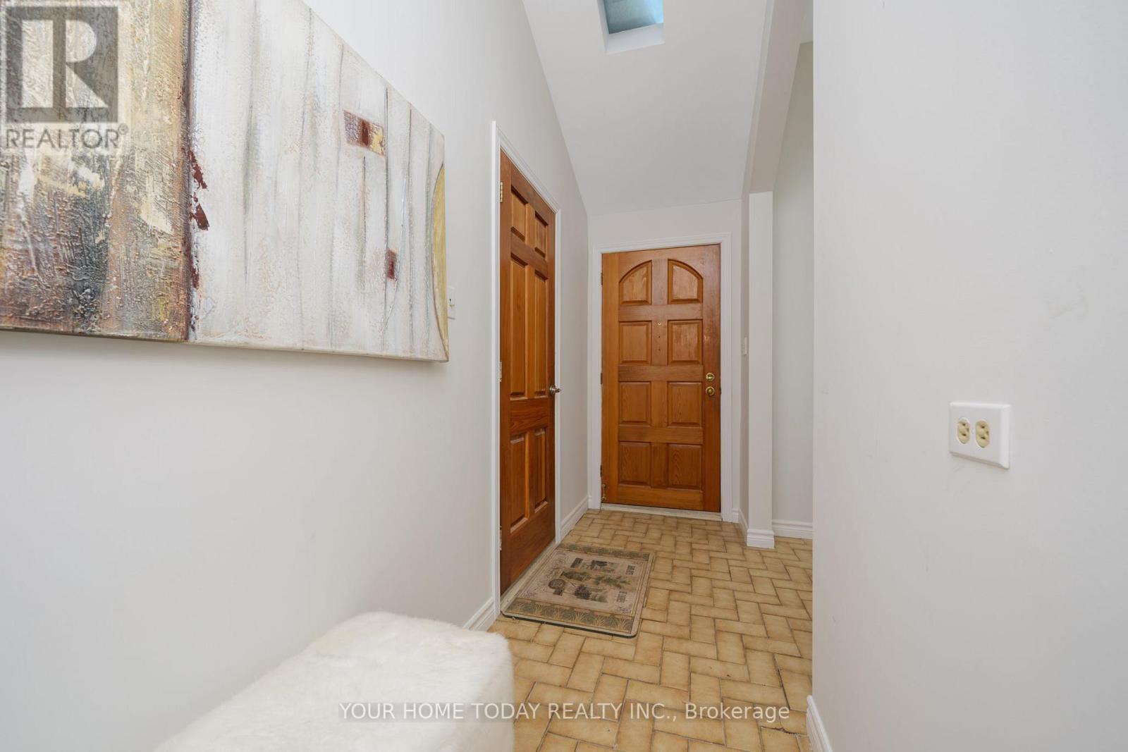 26 Fagan Drive, Halton Hills (Georgetown), Ontario  L7G 4P3 - Photo 4 - W12716954