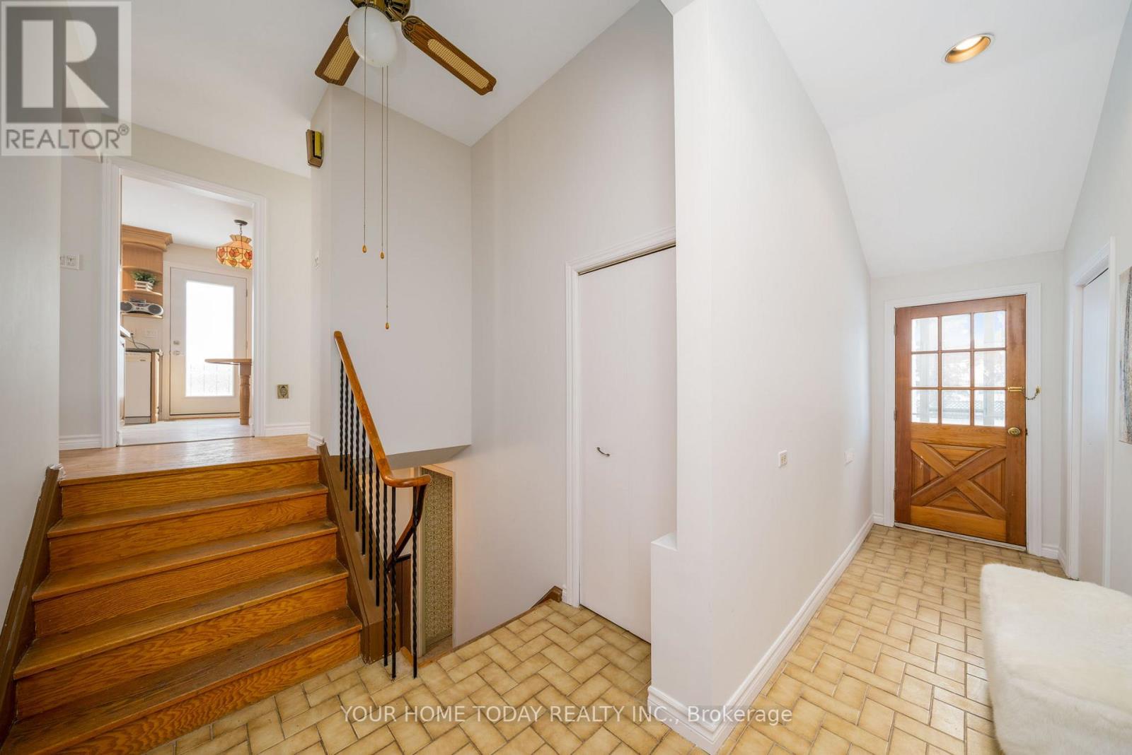 26 Fagan Drive, Halton Hills (Georgetown), Ontario  L7G 4P3 - Photo 5 - W12716954