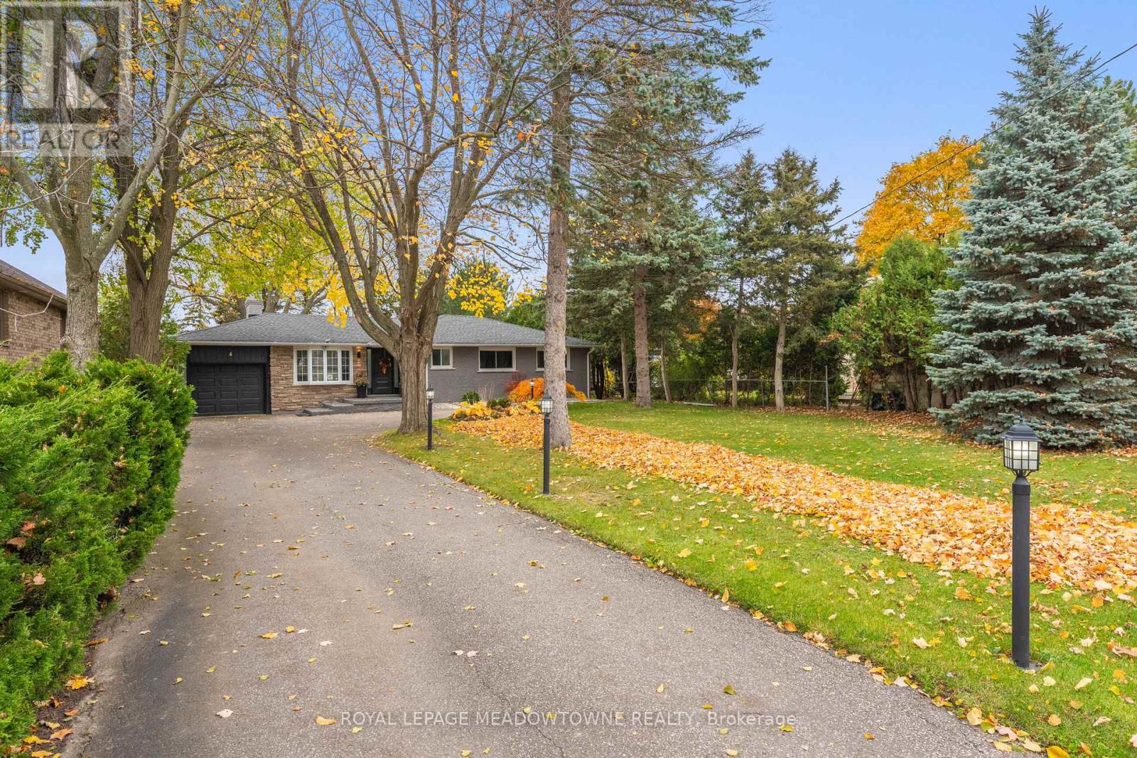 4 Chipper Court, Halton Hills (Georgetown), Ontario  L7G 1L3 - Photo 3 - W12719872