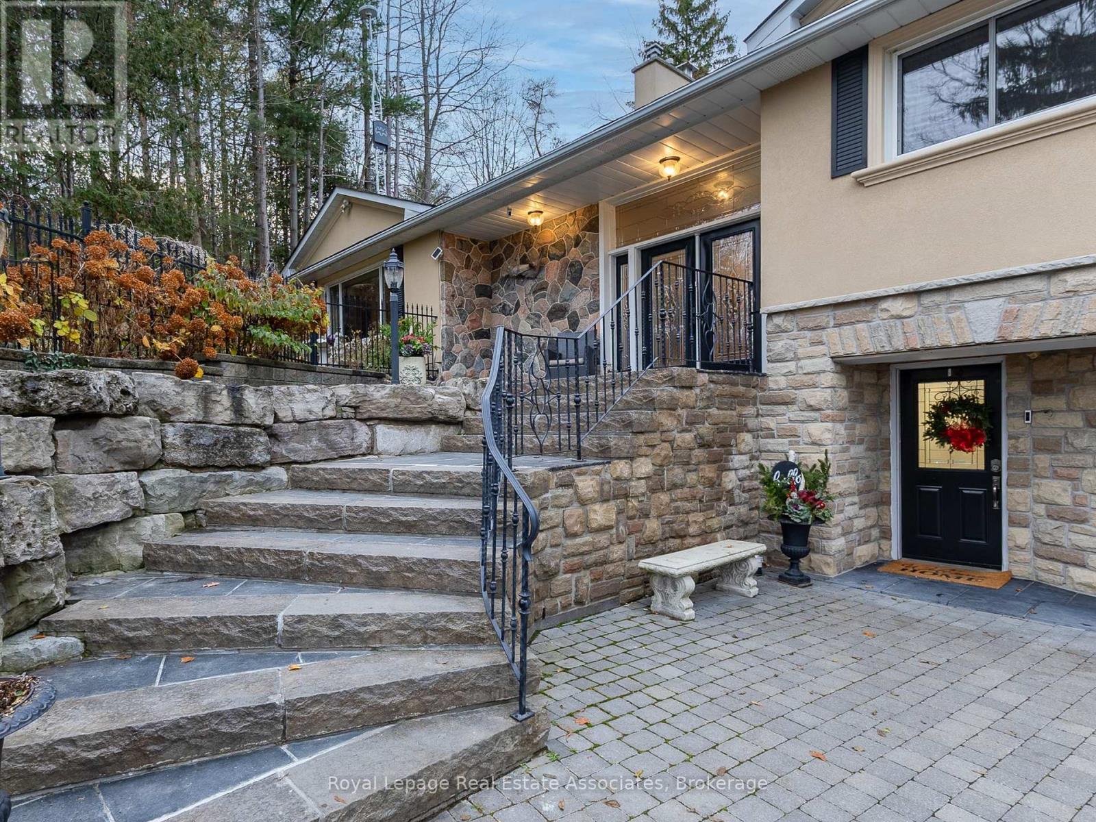 13931 Cromar Court, Halton Hills (Georgetown), Ontario  L7G 4S5 - Photo 2 - W12716184