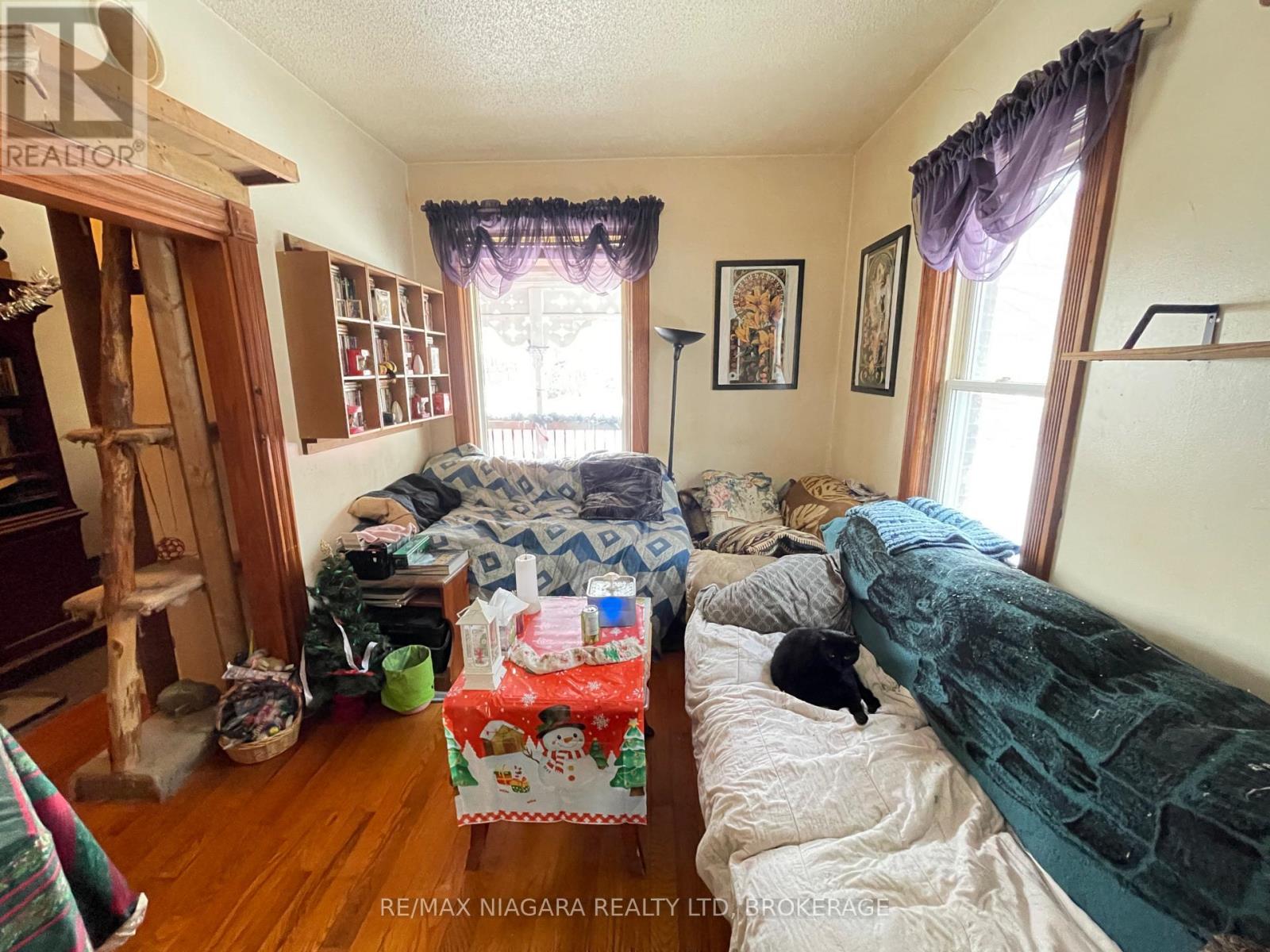 30 Mill Street W, Halton Hills (Ac Acton), Ontario  L7J 1G4 - Photo 8 - W12724840