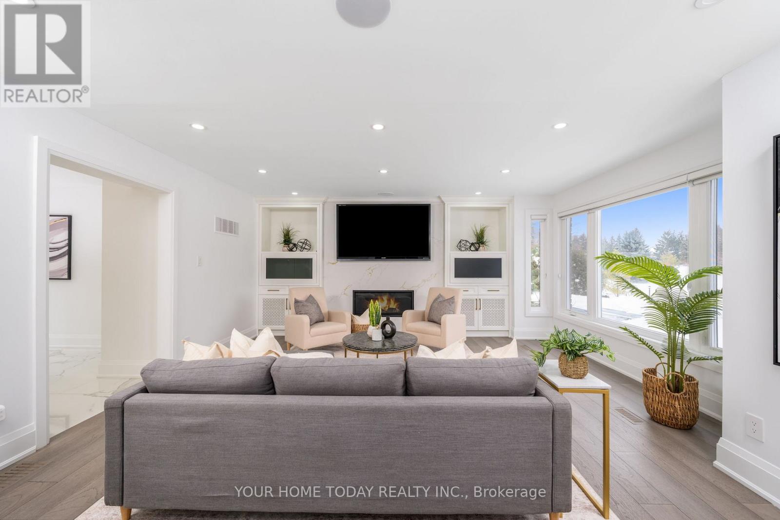 27 Chantelay Crescent, Halton Hills (Georgetown), Ontario  L7G 4S5 - Photo 5 - W12724742