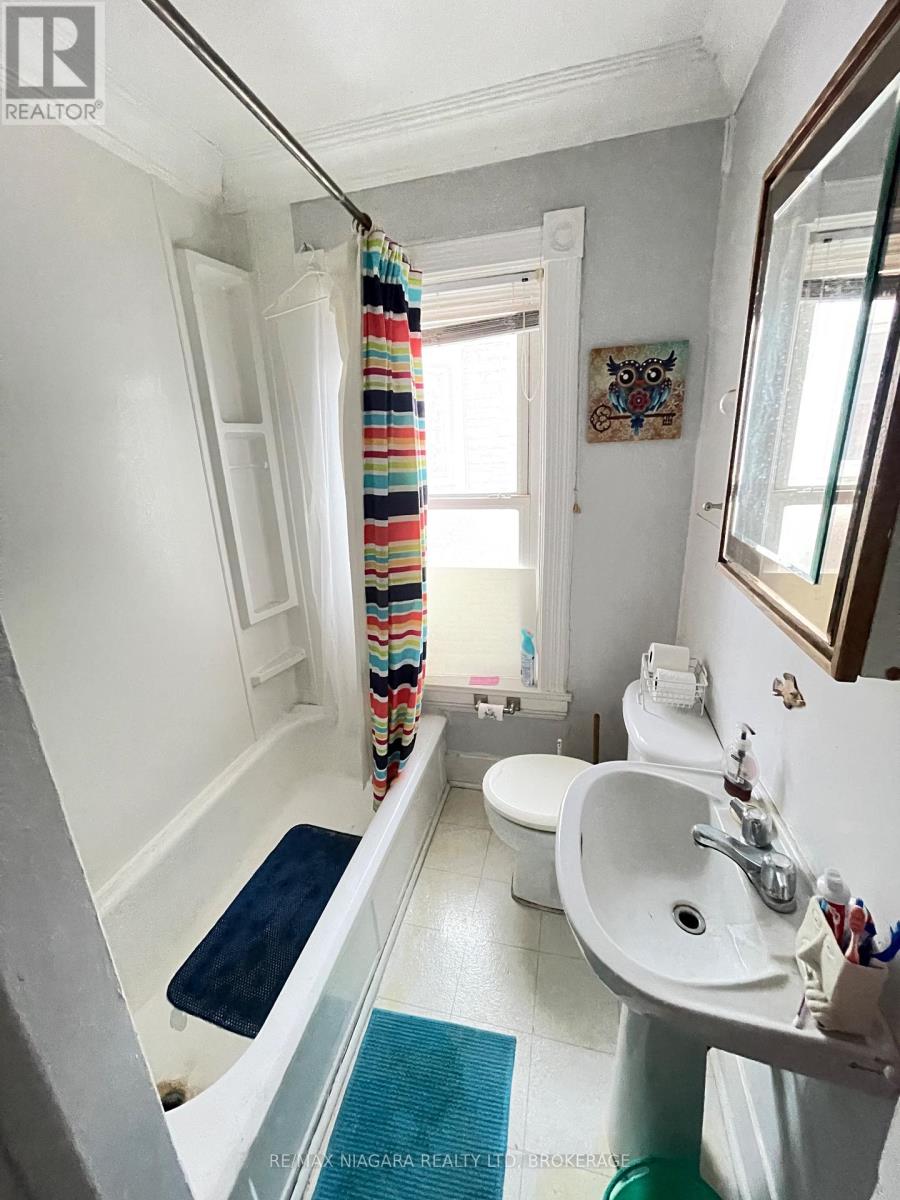 24 Queen Street, Halton Hills (Georgetown), Ontario  L7G 2E4 - Photo 10 - W12724888