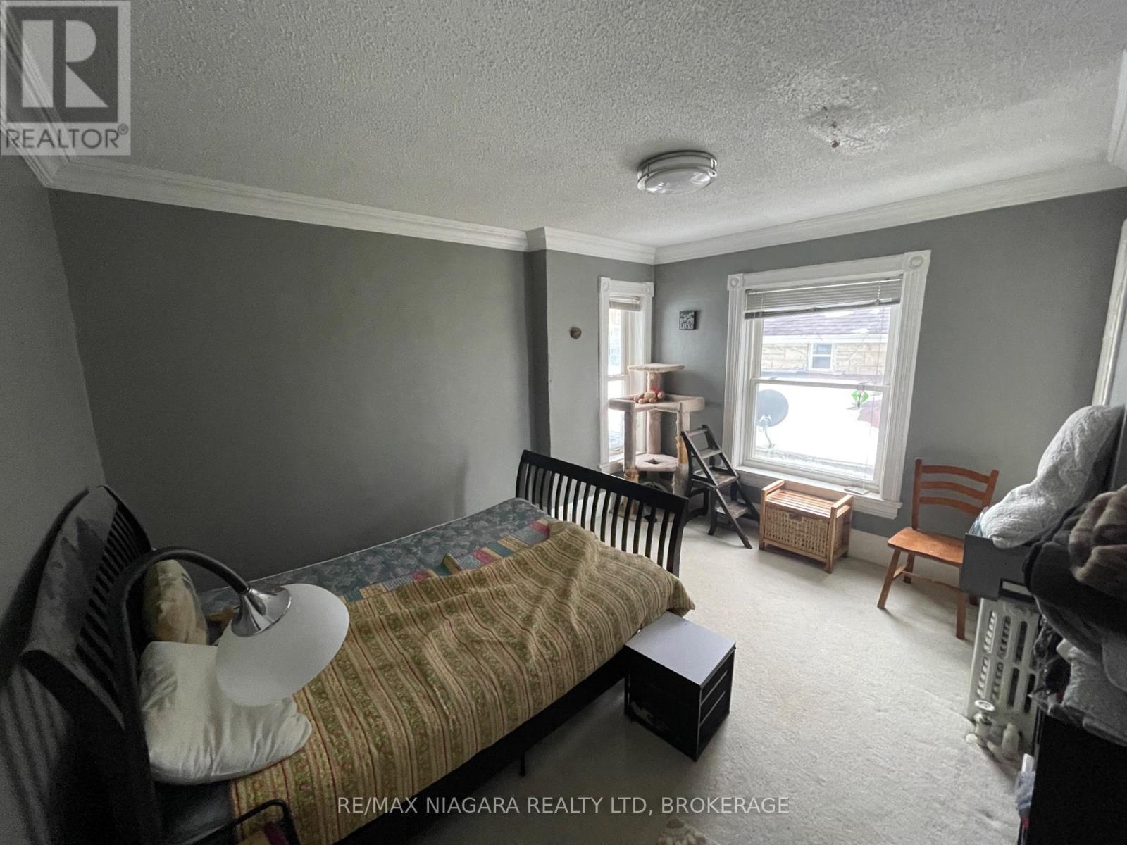 24 Queen Street, Halton Hills (Georgetown), Ontario  L7G 2E4 - Photo 11 - W12724888