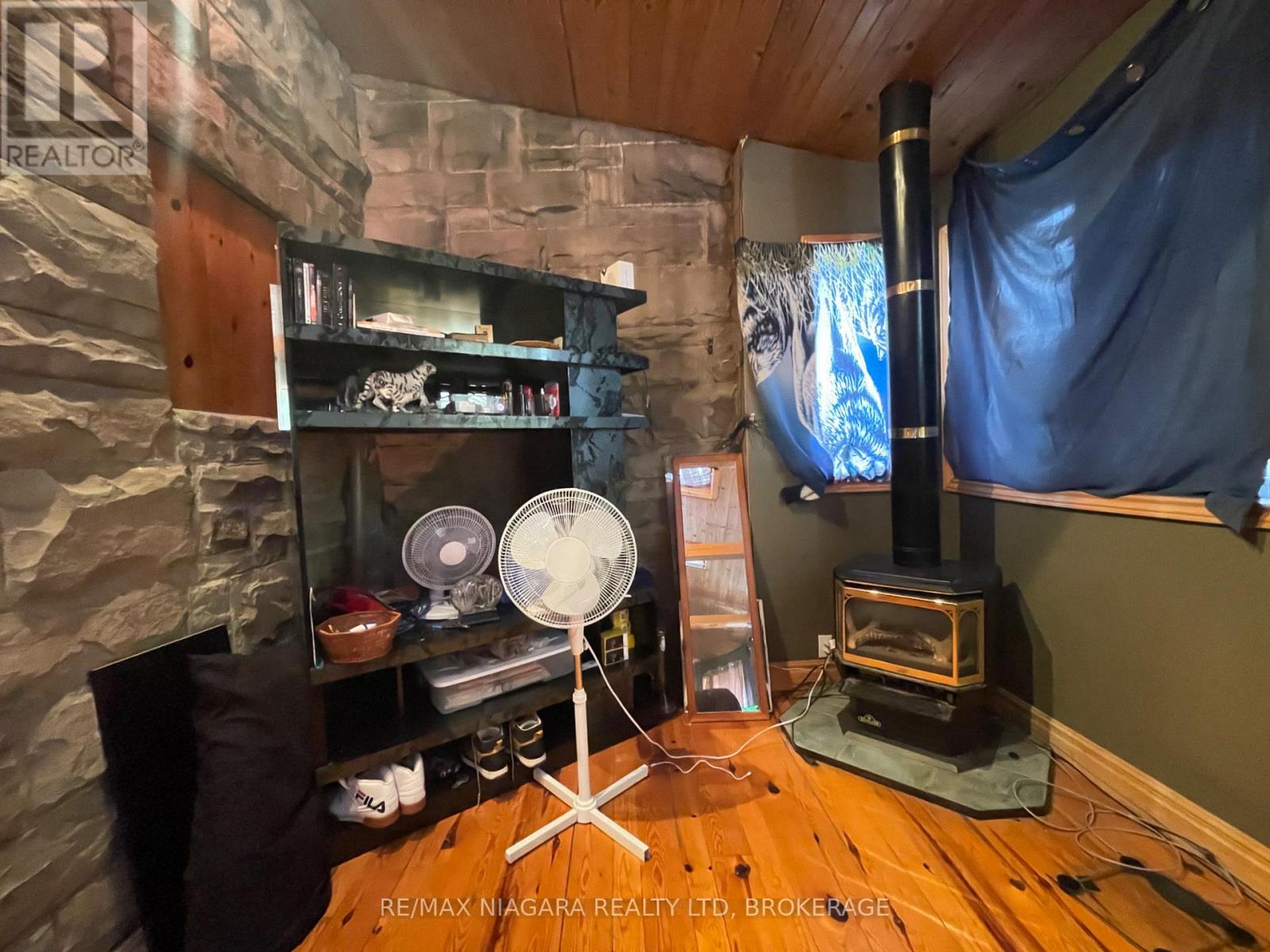 24 Queen Street, Halton Hills (Georgetown), Ontario  L7G 2E4 - Photo 14 - W12724888