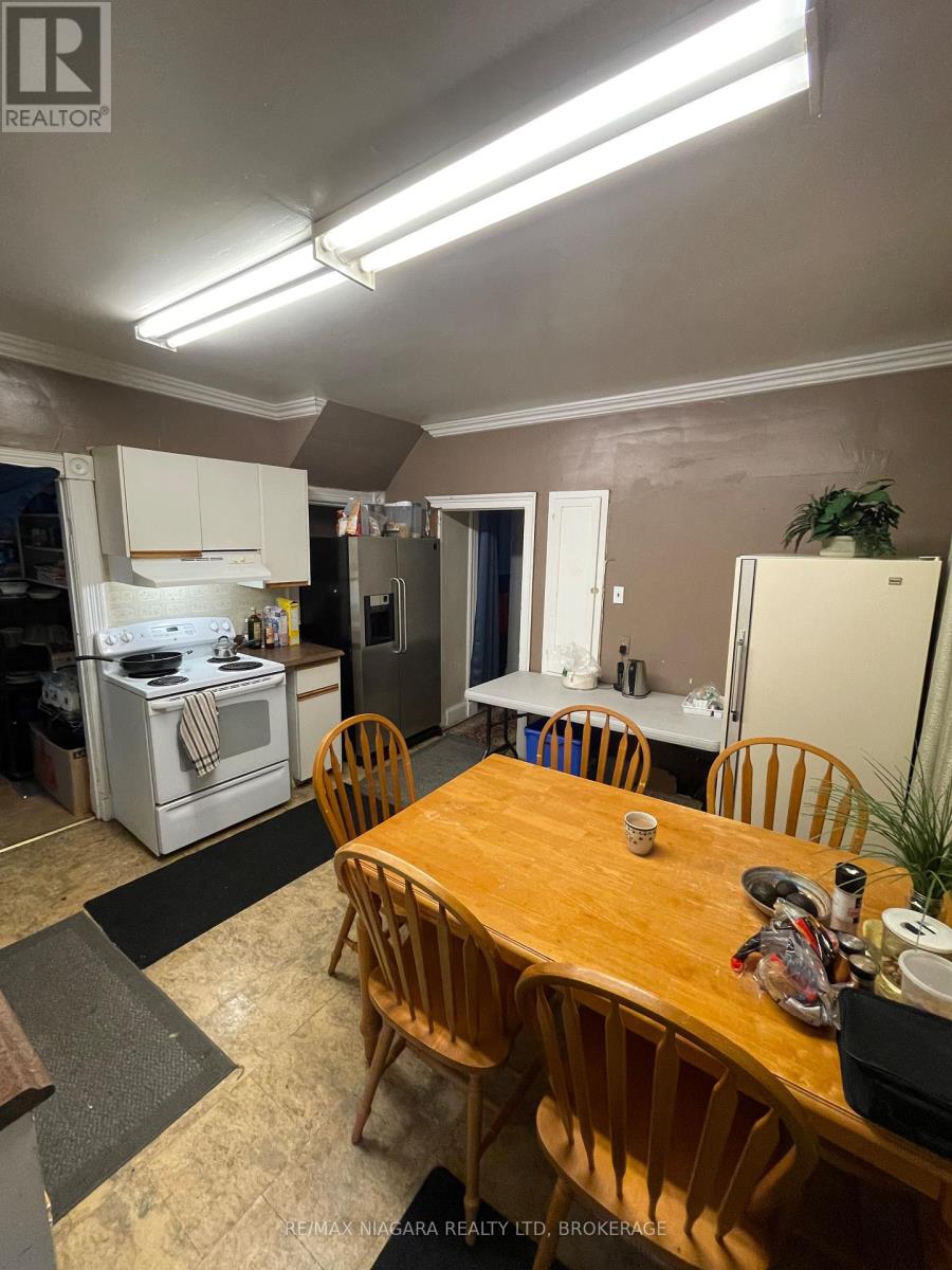 24 Queen Street, Halton Hills (Georgetown), Ontario  L7G 2E4 - Photo 16 - W12724888