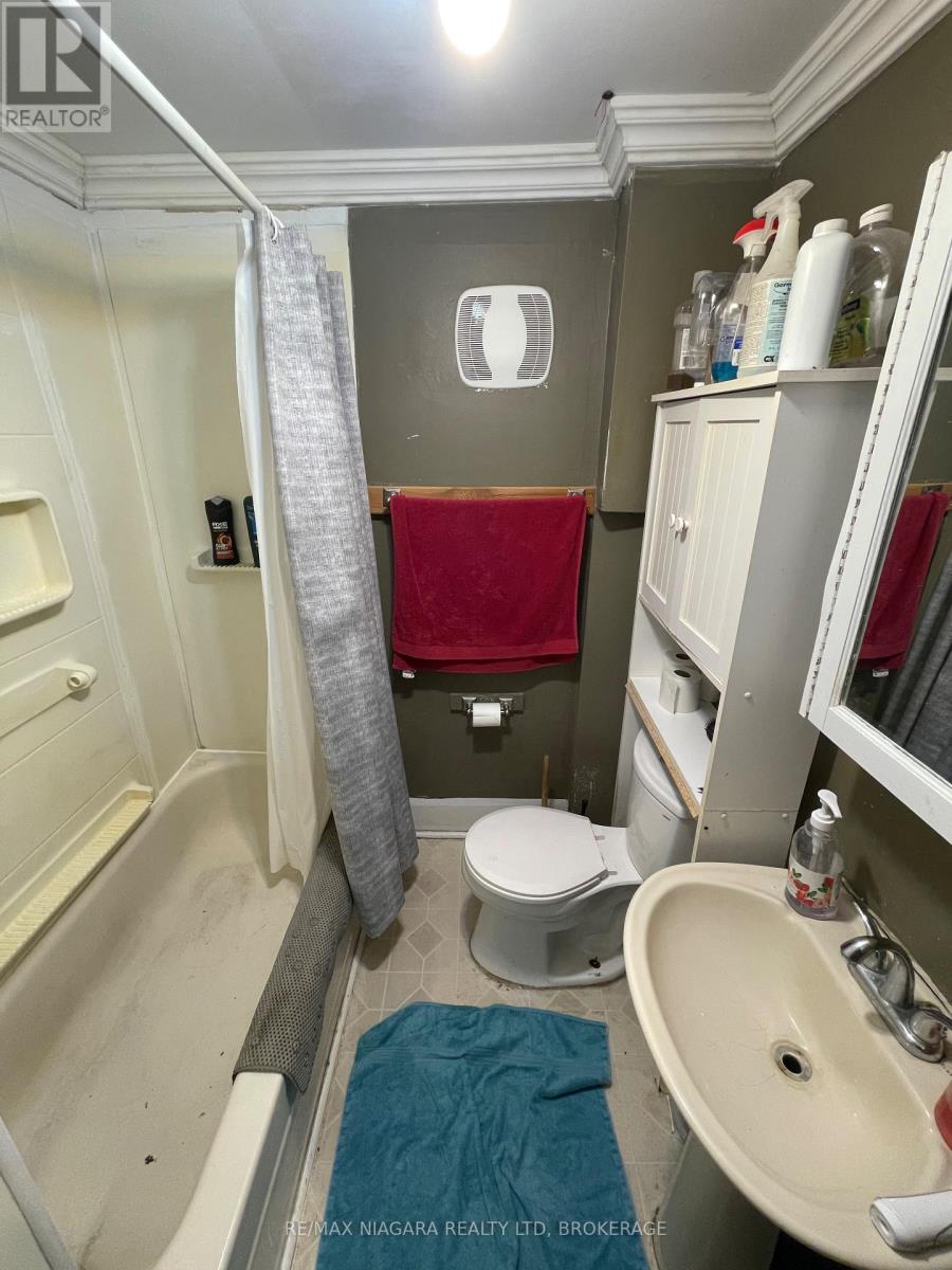 24 Queen Street, Halton Hills (Georgetown), Ontario  L7G 2E4 - Photo 18 - W12724888