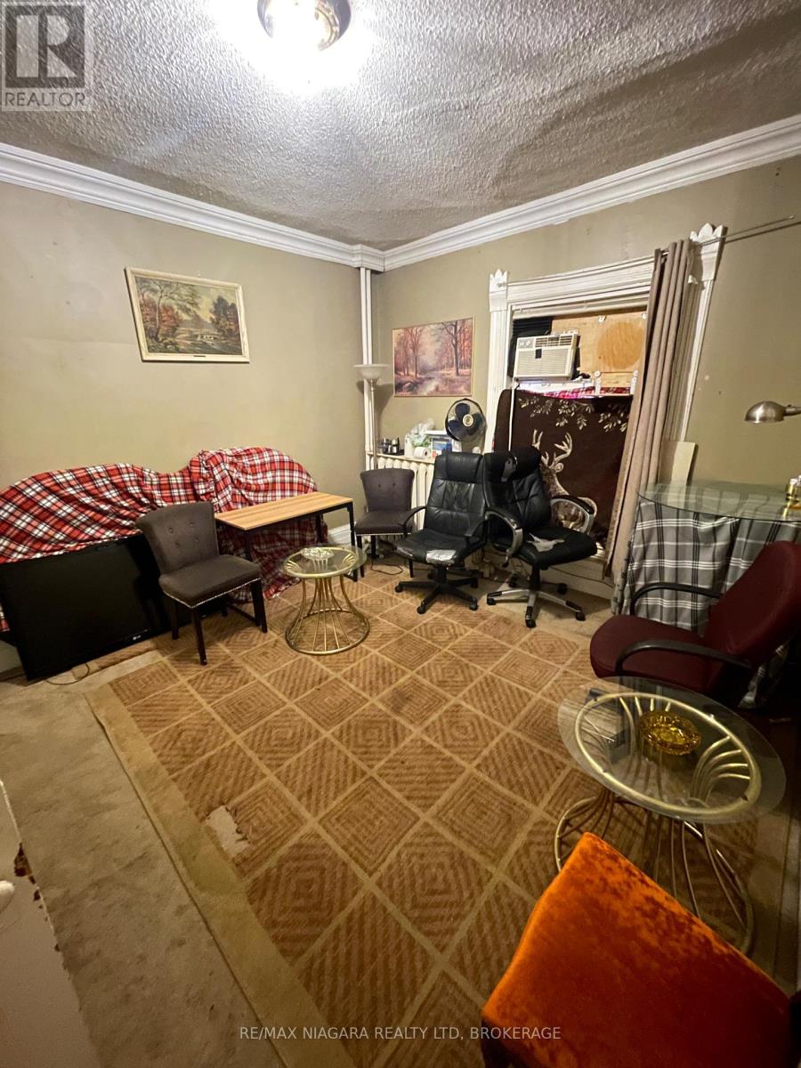 24 Queen Street, Halton Hills (Georgetown), Ontario  L7G 2E4 - Photo 19 - W12724888