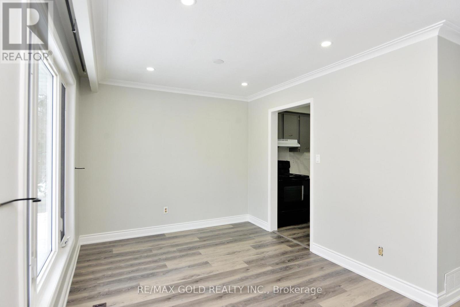 70 Greystone Crescent, Halton Hills (Georgetown), Ontario  L7G 1G9 - Photo 6 - W12728040