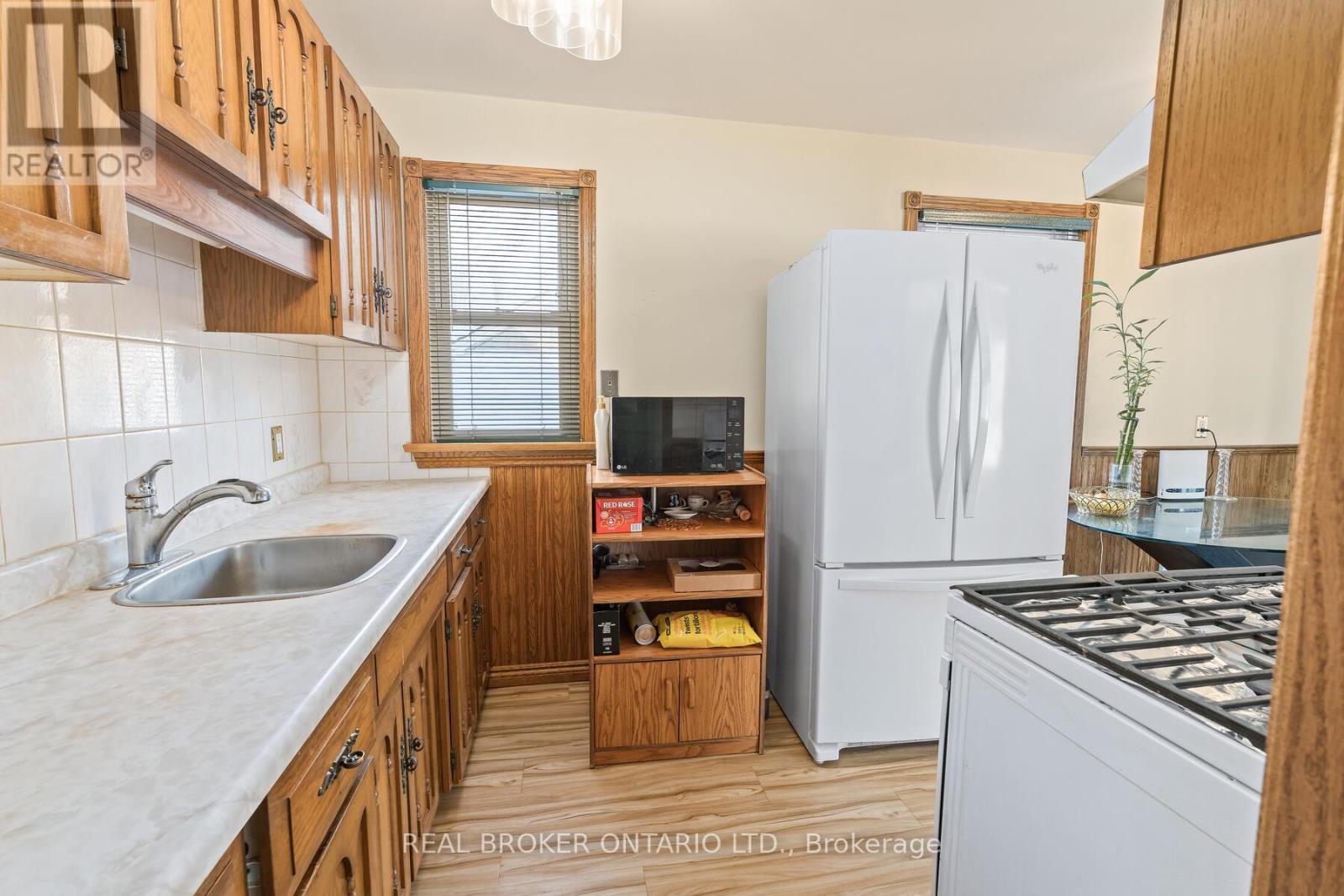 213 Mason Boulevard, Halton Hills (Ac Acton), Ontario  L7J 1A7 - Photo 10 - W12730174
