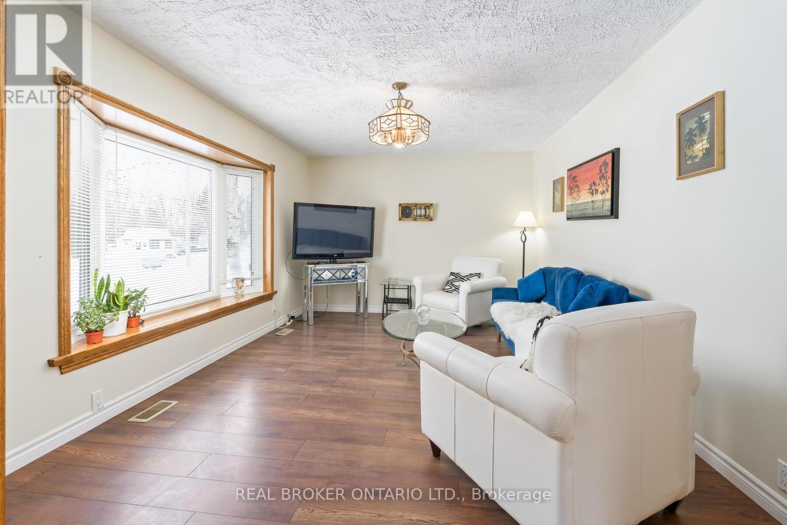213 Mason Boulevard, Halton Hills (Ac Acton), Ontario  L7J 1A7 - Photo 11 - W12730174