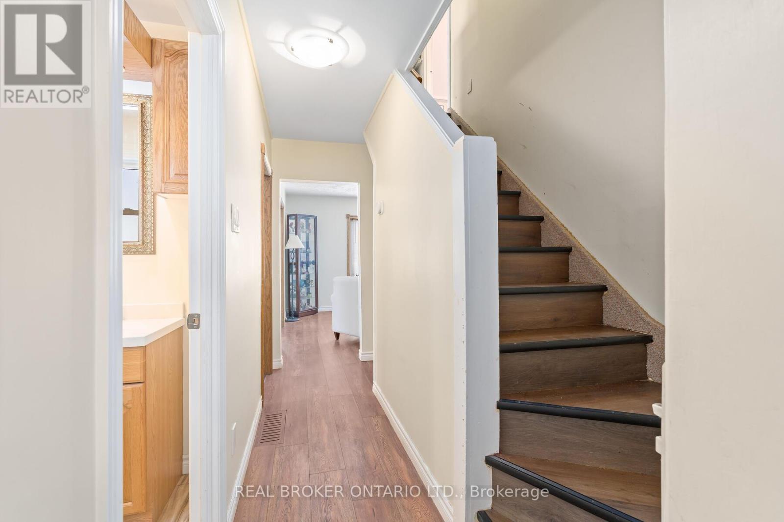 213 Mason Boulevard, Halton Hills (Ac Acton), Ontario  L7J 1A7 - Photo 17 - W12730174