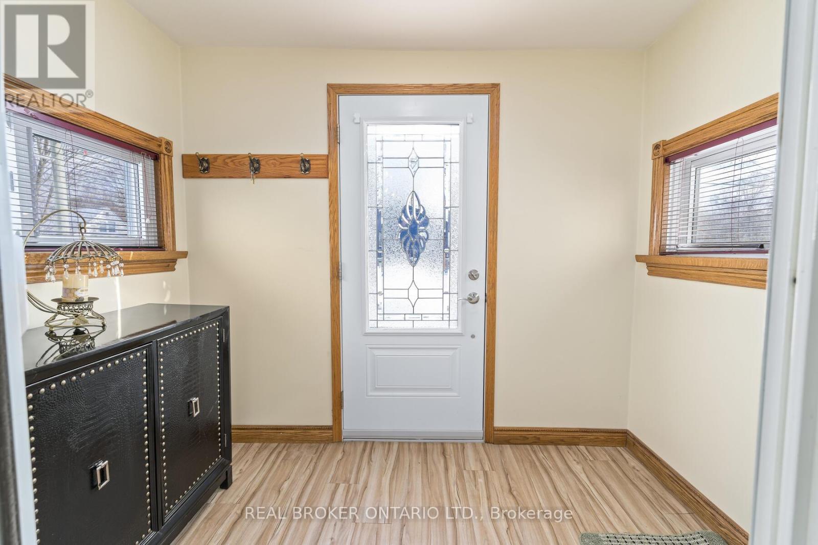 213 Mason Boulevard, Halton Hills (Ac Acton), Ontario  L7J 1A7 - Photo 2 - W12730174