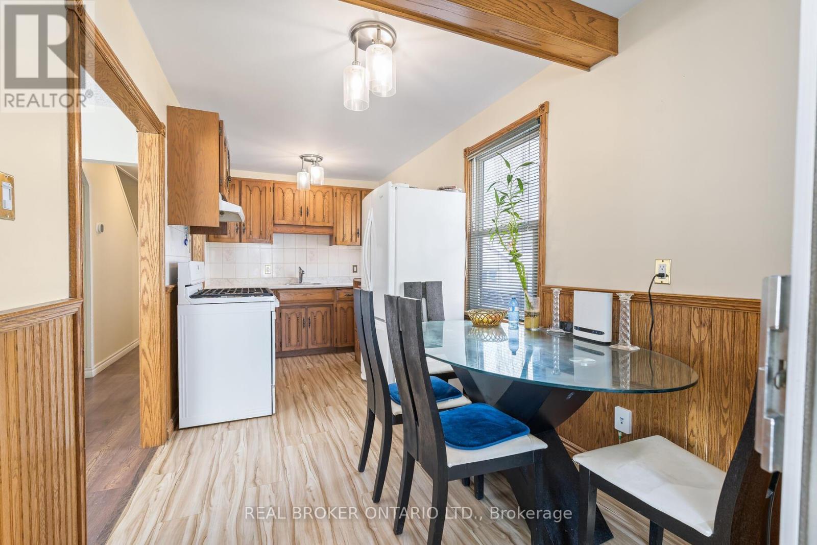 213 Mason Boulevard, Halton Hills (Ac Acton), Ontario  L7J 1A7 - Photo 4 - W12730174