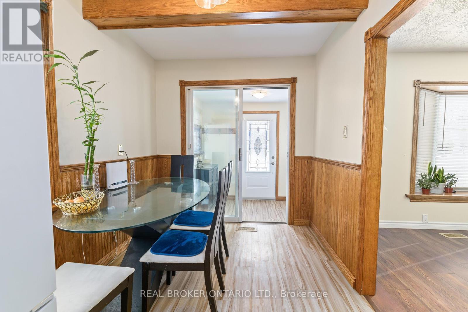 213 Mason Boulevard, Halton Hills (Ac Acton), Ontario  L7J 1A7 - Photo 6 - W12730174