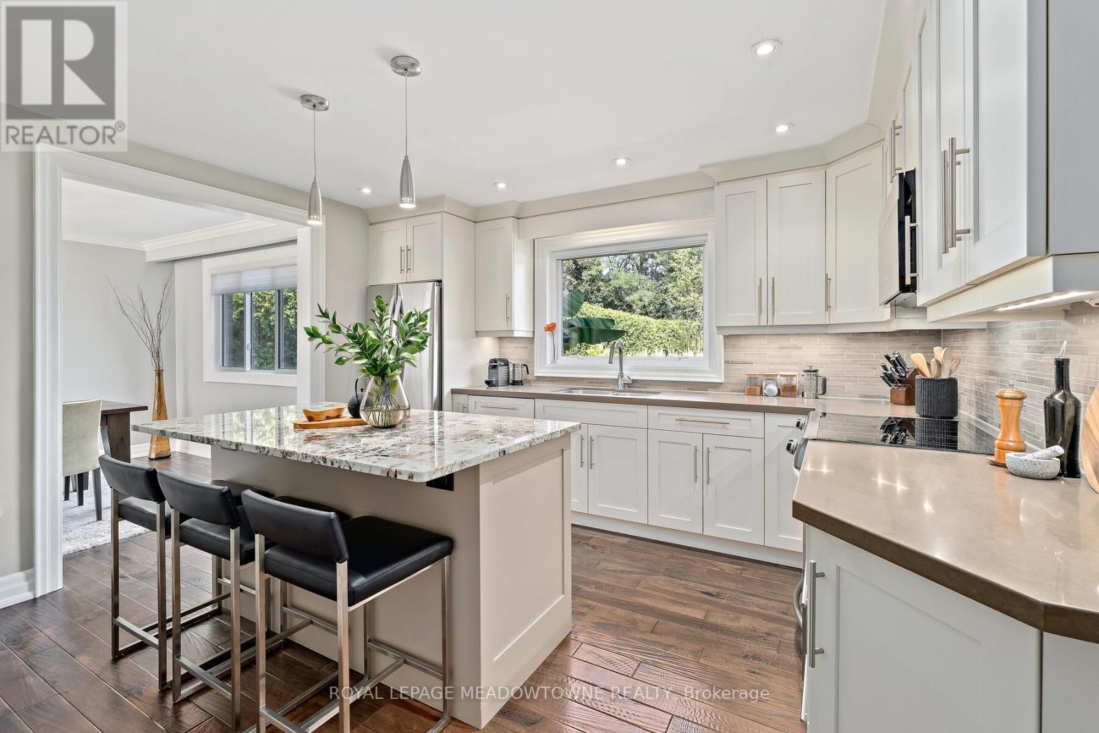 25 Hillside Drive, Halton Hills (Georgetown), Ontario  L7G 4W2 - Photo 11 - W12731696