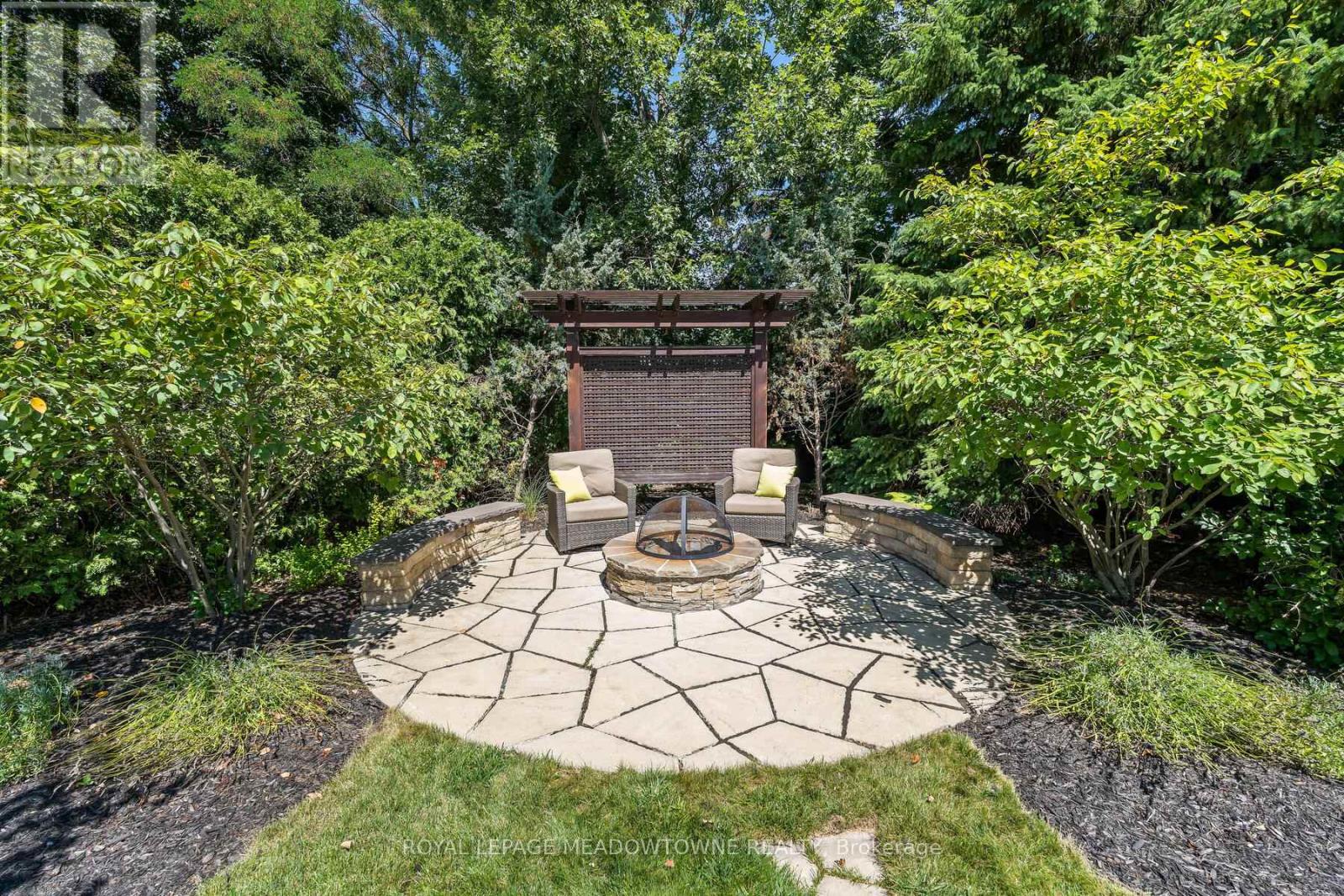 25 Hillside Drive, Halton Hills (Georgetown), Ontario  L7G 4W2 - Photo 35 - W12731696