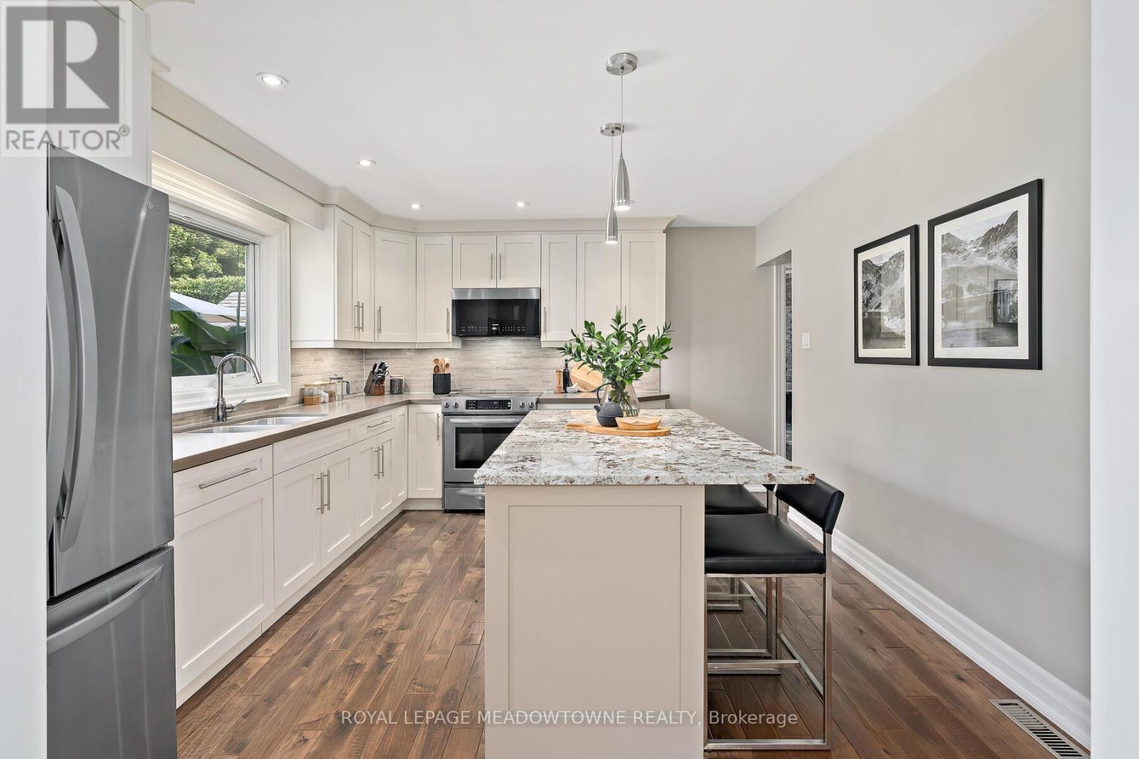 25 Hillside Drive, Halton Hills (Georgetown), Ontario  L7G 4W2 - Photo 9 - W12731696