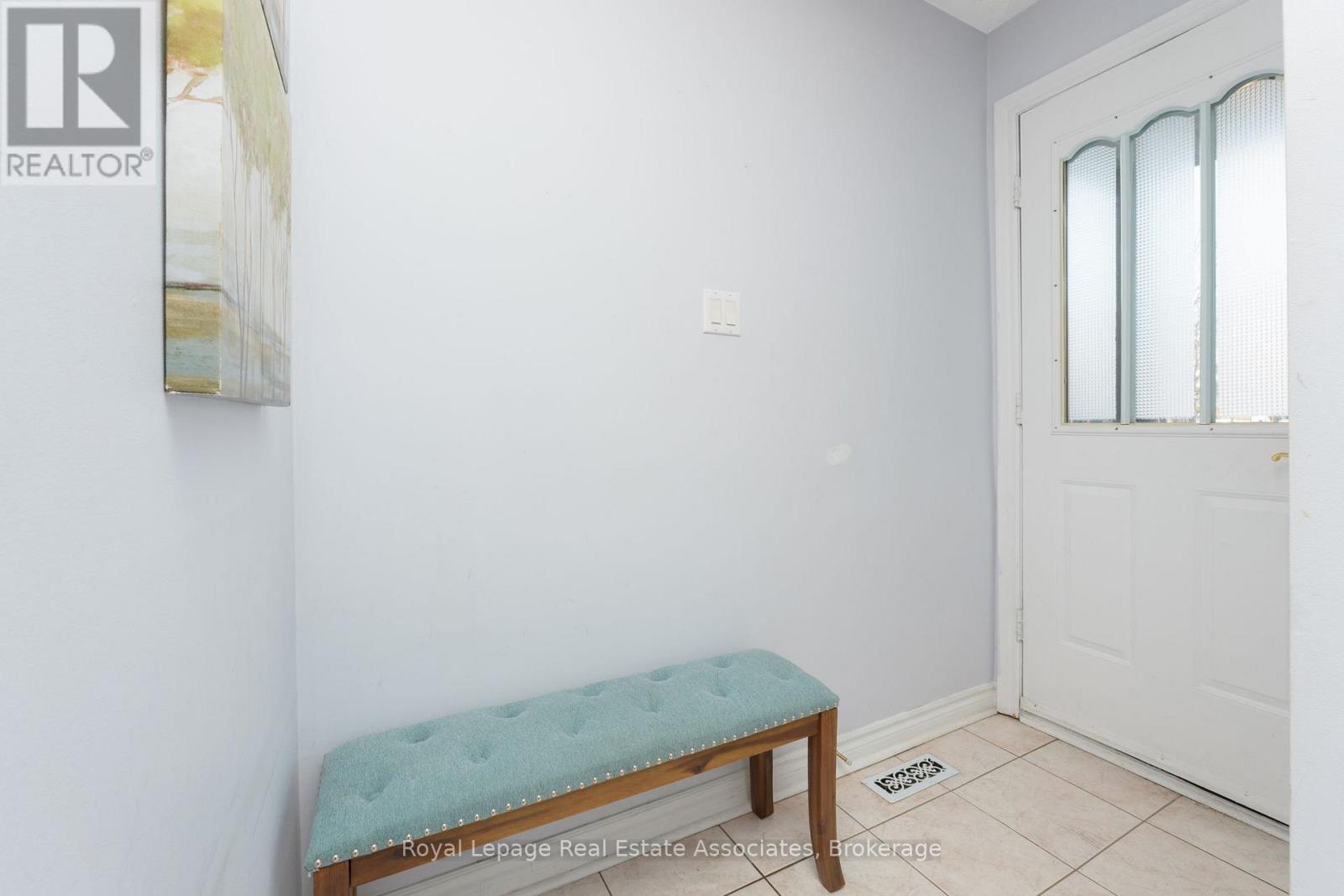 10 - 76 River Drive, Halton Hills (Georgetown), Ontario  L7G 2J2 - Photo 3 - W12732650